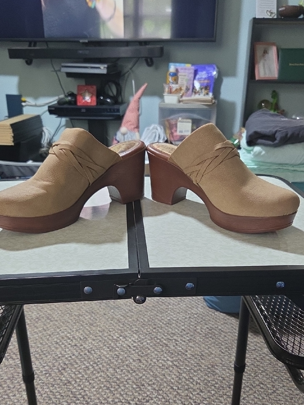 b.o.c. Tan Suede Platform Mule Clogs